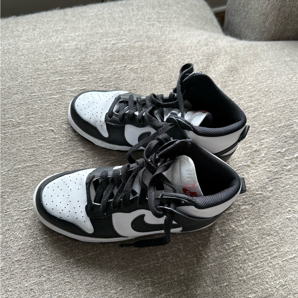 Nike Women's Black and White Sneakers
